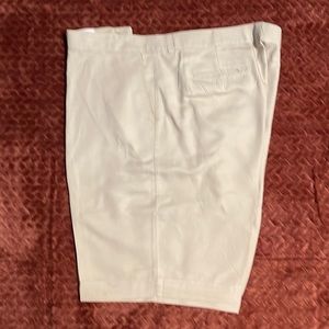 Men Roundtree & York casual relaxed fit shorts Size 48W 2 back/side pockets $27